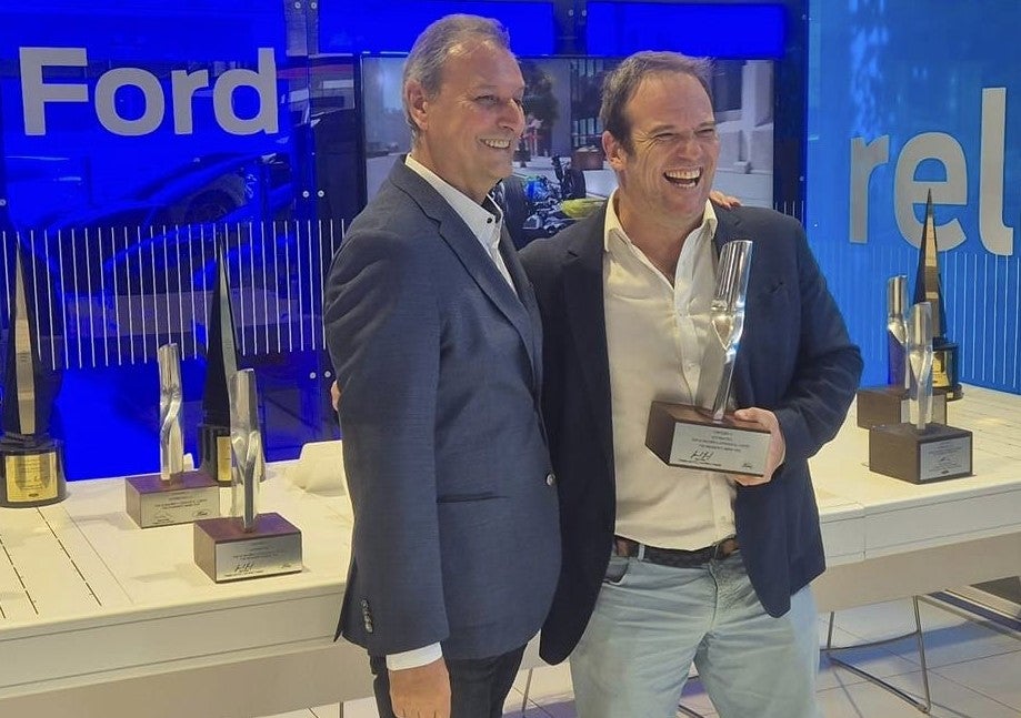 Pérez: "Lo que marca la diferencia es el servicio y el trato al cliente, y eso en Autonáutica lo cuidamos al máximo" Pérez: "Lo que marca la diferencia es el servicio y el trato al cliente, y eso en Autonáutica lo cuidamos al máximo"