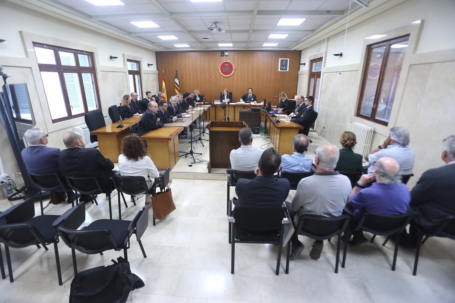 Los once acusados por el caso Multimedia admiten los hechos y llegan a un acuerdo para evitar entrar en prisión Los once acusados por el caso Multimedia admiten los hechos y llegan a un acuerdo para evitar entrar en prisión