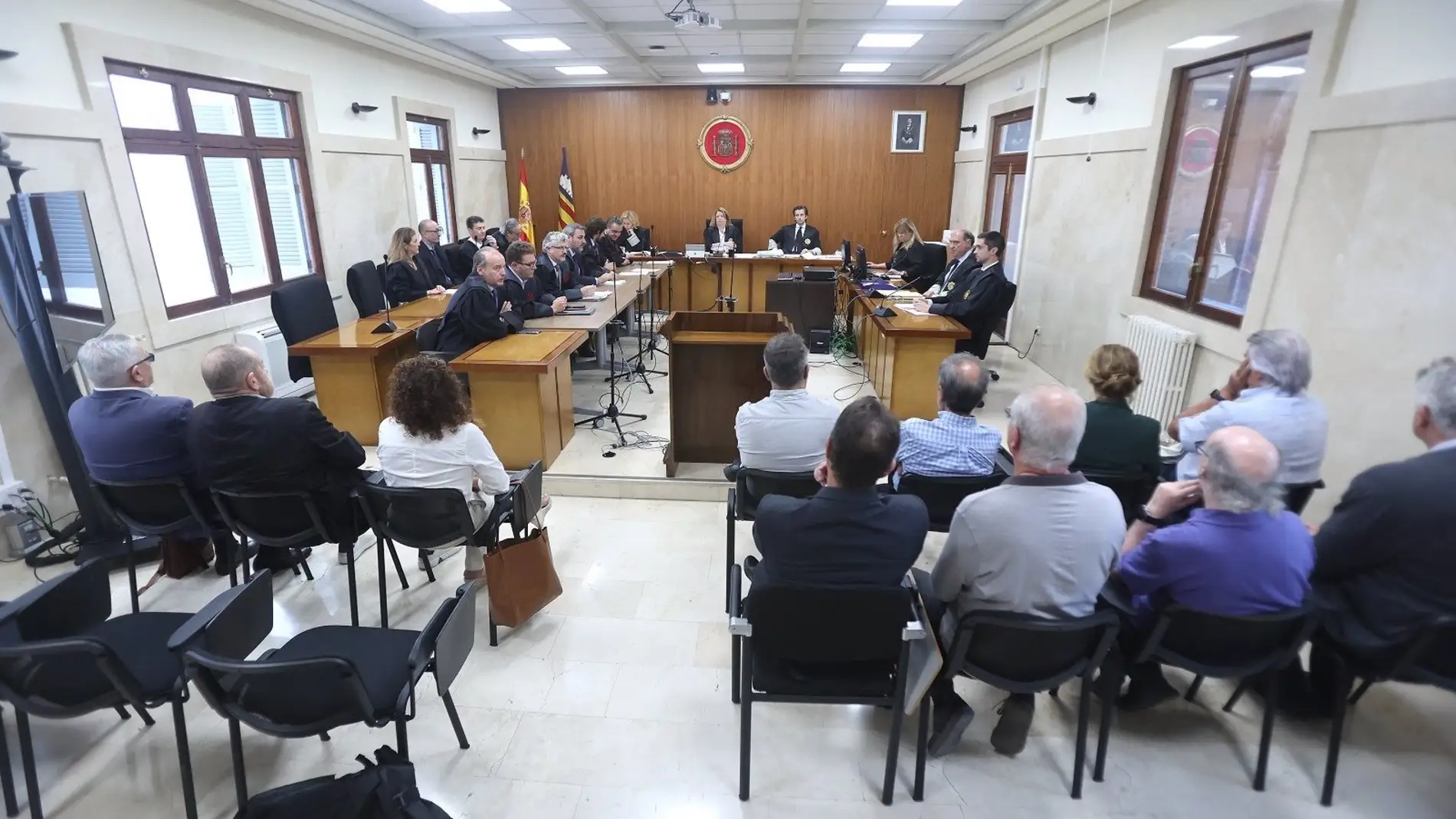 Los once acusados por el caso Multimedia admiten los hechos y llegan a un acuerdo para evitar entrar en prisión Los once acusados por el caso Multimedia admiten los hechos y llegan a un acuerdo para evitar entrar en prisión