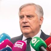 Francisco Cañizares atiende a los medios antes de entrar en el Debate del Estado de la Región.