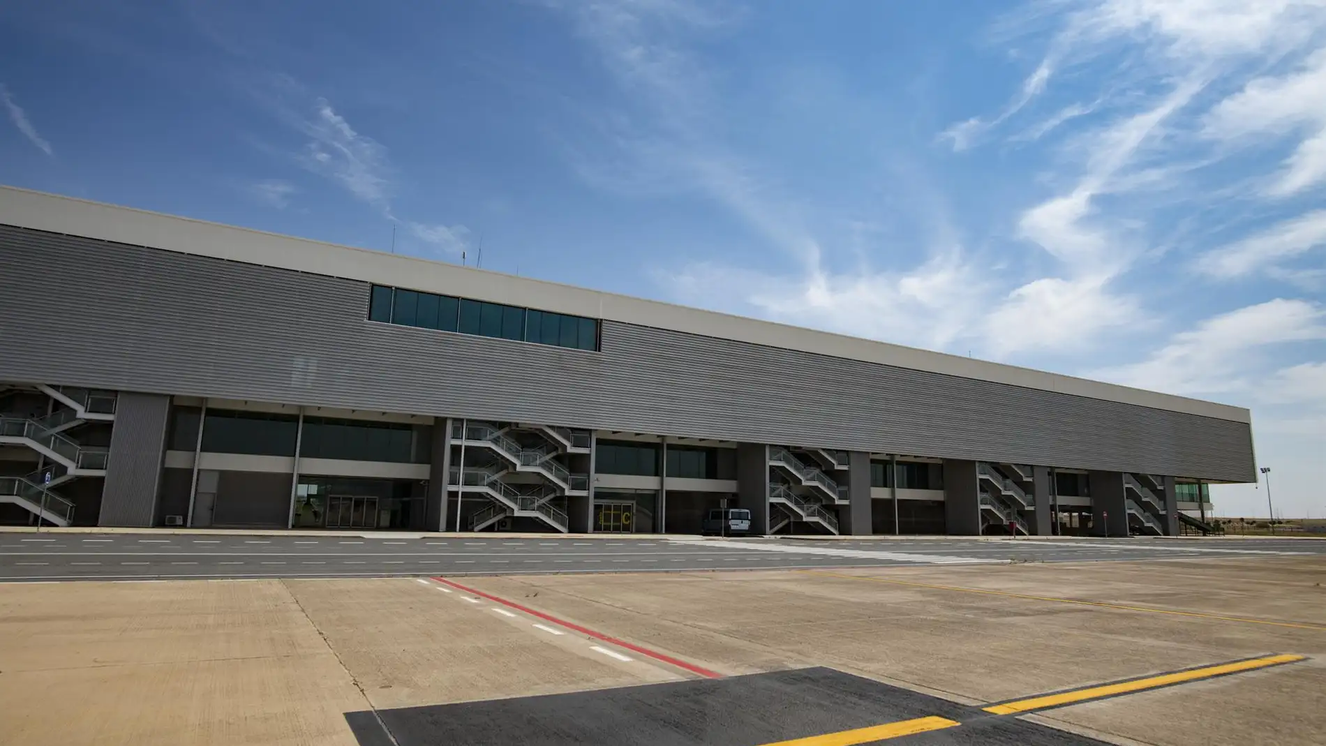 Pista de aterrizaje del aeropuerto de Ciudad Real Pista de aterrizaje del aeropuerto de Ciudad Real