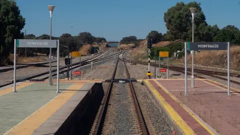 Adif adjudica por 7 millones un contrato para mejorar la sostenibilidad de la línea de alta velocidad de Extremadura Adif adjudica por 7 millones un contrato para mejorar la sostenibilidad de la línea de alta velocidad de Extremadura