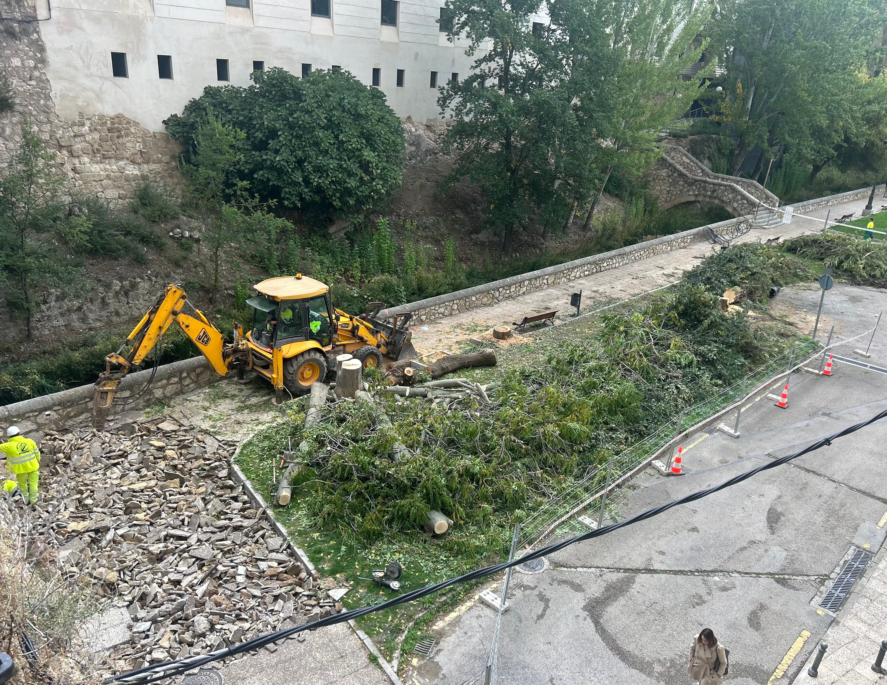 El abrazo peatonal entre los ríos Júcar y Huécar en Cuenca, más cerca El abrazo peatonal entre los ríos Júcar y Huécar en Cuenca, más cerca