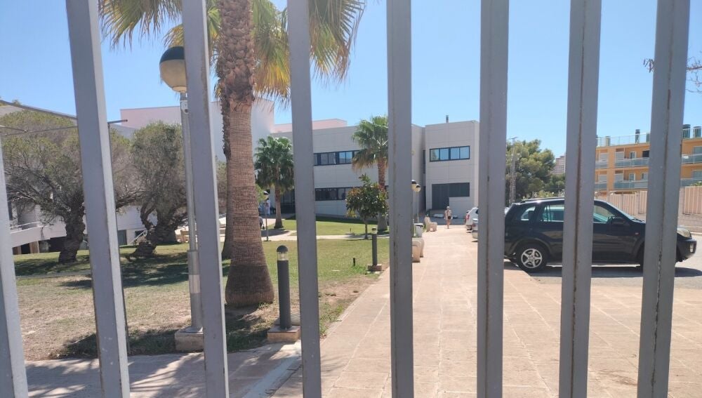 Los trabajadores del centro cobran, en algunos casos, mil euros netos incluso en guardias de fines de semana