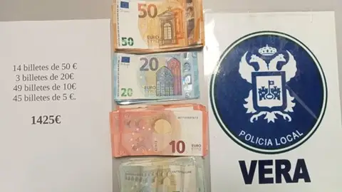 Dinero que portaba el presunto autor del robo en el momento de la detención. Dinero que portaba el presunto autor del robo en el momento de la detención.