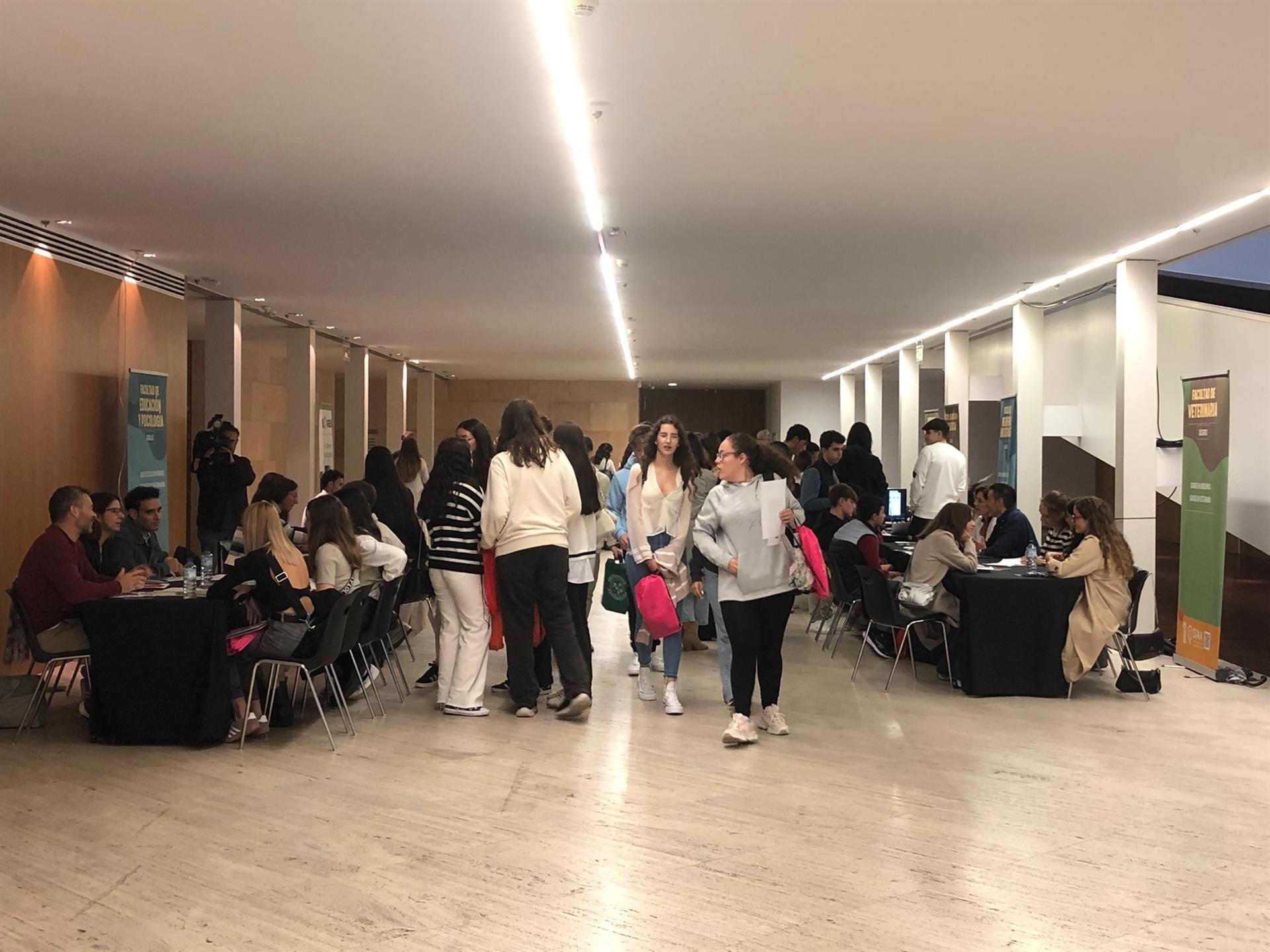 Más de 3.500 estudiantes de 46 institutos pasarán por la XIII Feria Educativa UEx que se celebra en Cáceres y Badajoz Más de 3.500 estudiantes de 46 institutos pasarán por la XIII Feria Educativa UEx que se celebra en Cáceres y Badajoz