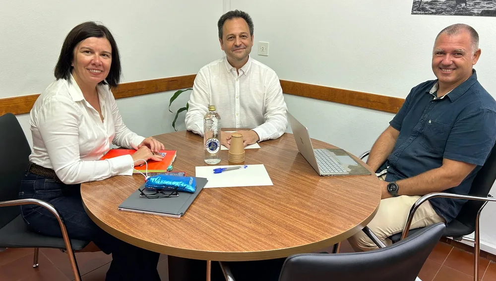 El presidente del Consell de Formentera, Llorenç Córdoba, se ha reunido con la Directora insular del estado Raquel Guasch El presidente del Consell de Formentera, Llorenç Córdoba, se ha reunido con la Directora insular del estado Raquel Guasch