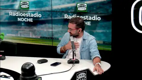 Edu García, sobre Luis de la Fuente: "Me encanta en el banquillo y me encanta menos en la sala de prensa" Edu García, sobre Luis de la Fuente: "Me encanta en el banquillo y me encanta menos en la sala de prensa"