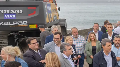 Arrancan las obras del espigón en Playa Granada, con una inversión de 5,8 millones y un plazo de ocho meses Arrancan las obras del espigón en Playa Granada, con una inversión de 5,8 millones y un plazo de ocho meses