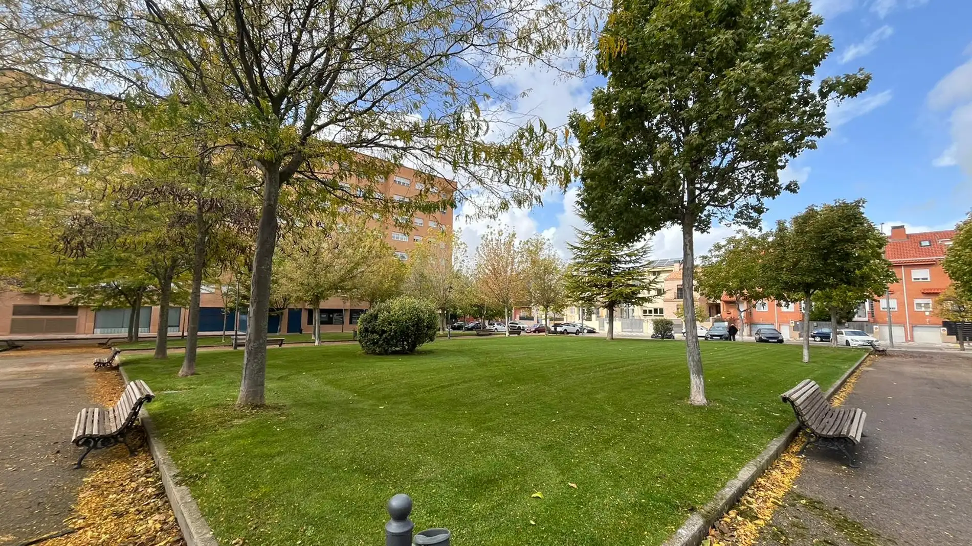 Parque de la zona siglo XXI, donde se creará una de esas zonas caninas Parque de la zona siglo XXI, donde se creará una de esas zonas caninas