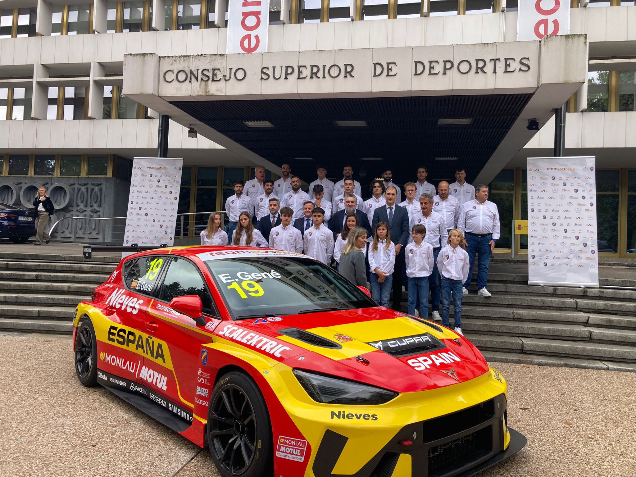 Las olimpiadas del motor llegan a Valencia con más de 1.000 pilotos inscritos Las olimpiadas del motor llegan a Valencia con más de 1.000 pilotos inscritos