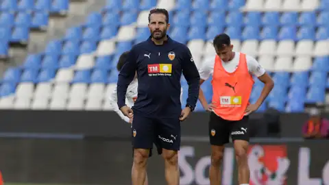 El Valencia acumula dos triunfos por 1-0 ante Las Palmas, con 4 sólo victorias en Mestalla El Valencia acumula dos triunfos por 1-0 ante Las Palmas, con 4 sólo victorias en Mestalla