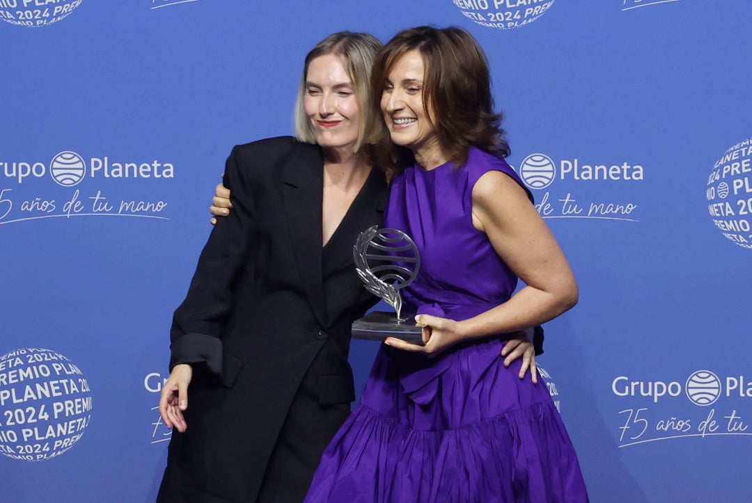 La ganadora y finalista del Premio Planeta celebran la buena conexión entre ellas: "Tenemos una energía que nos ha conectado mucho" La ganadora y finalista del Premio Planeta celebran la buena conexión entre ellas: "Tenemos una energía que nos ha conectado mucho"