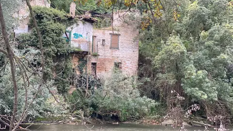Casa de Curtidores Vista desde la Rotxapea a la orilla del río Arga