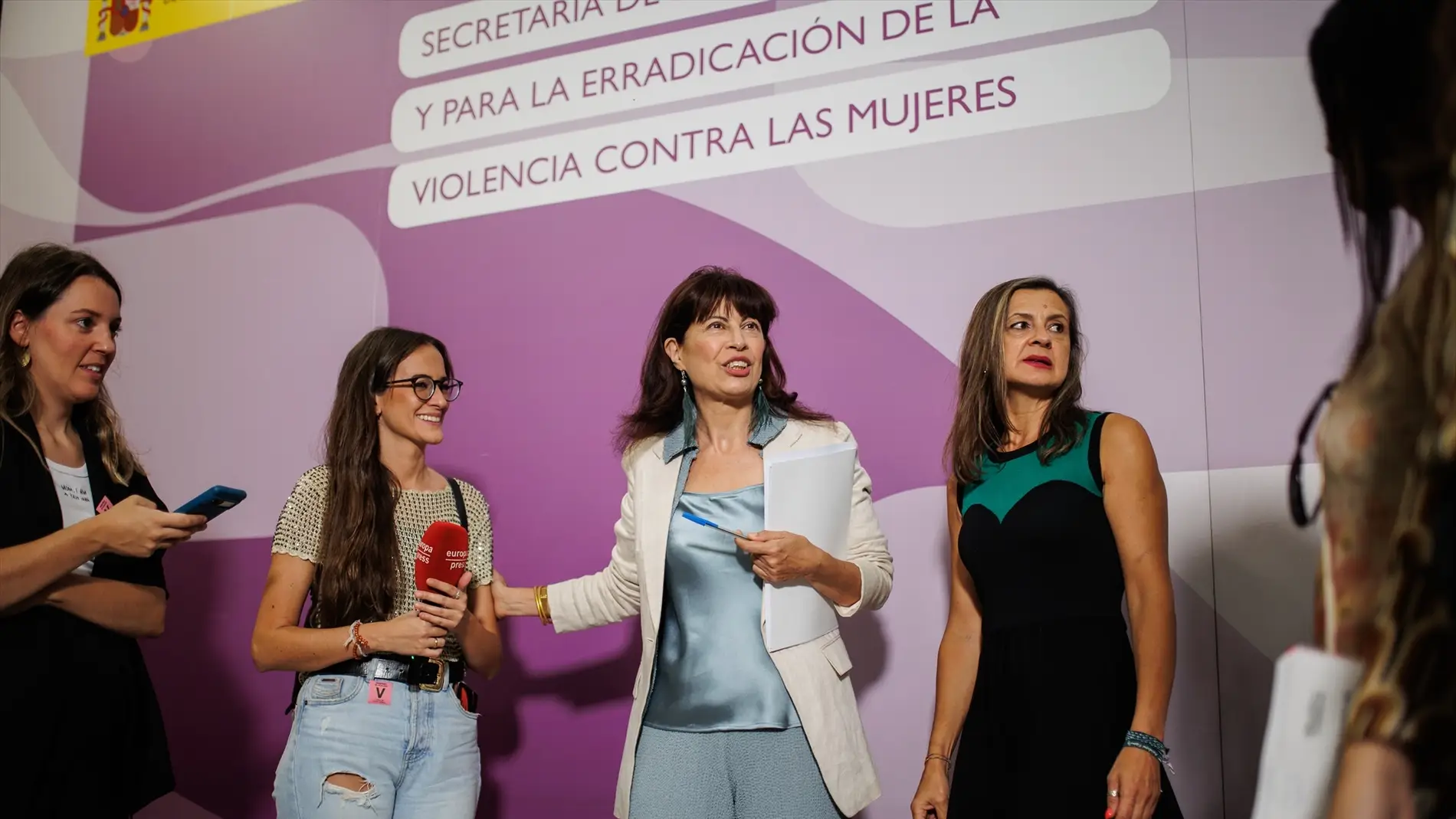 La ministra de Igualación, Ana Redondo, y la delegada del Gobierno contra la Violencia de Género, Carmen Martínez Perza La ministra de Igualación, Ana Redondo, y la delegada del Gobierno contra la Violencia de Género, Carmen Martínez Perza