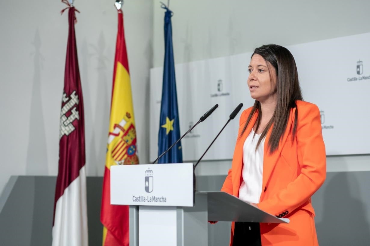 Castilla-La Mancha denuncia las "formas" del Gobierno sobre el centro de inmigrantes en Ciudad Real: "Era una maniobra para que no nos enterásemos" Castilla-La Mancha denuncia las "formas" del Gobierno sobre el centro de inmigrantes en Ciudad Real: "Era una maniobra para que no nos enterásemos"