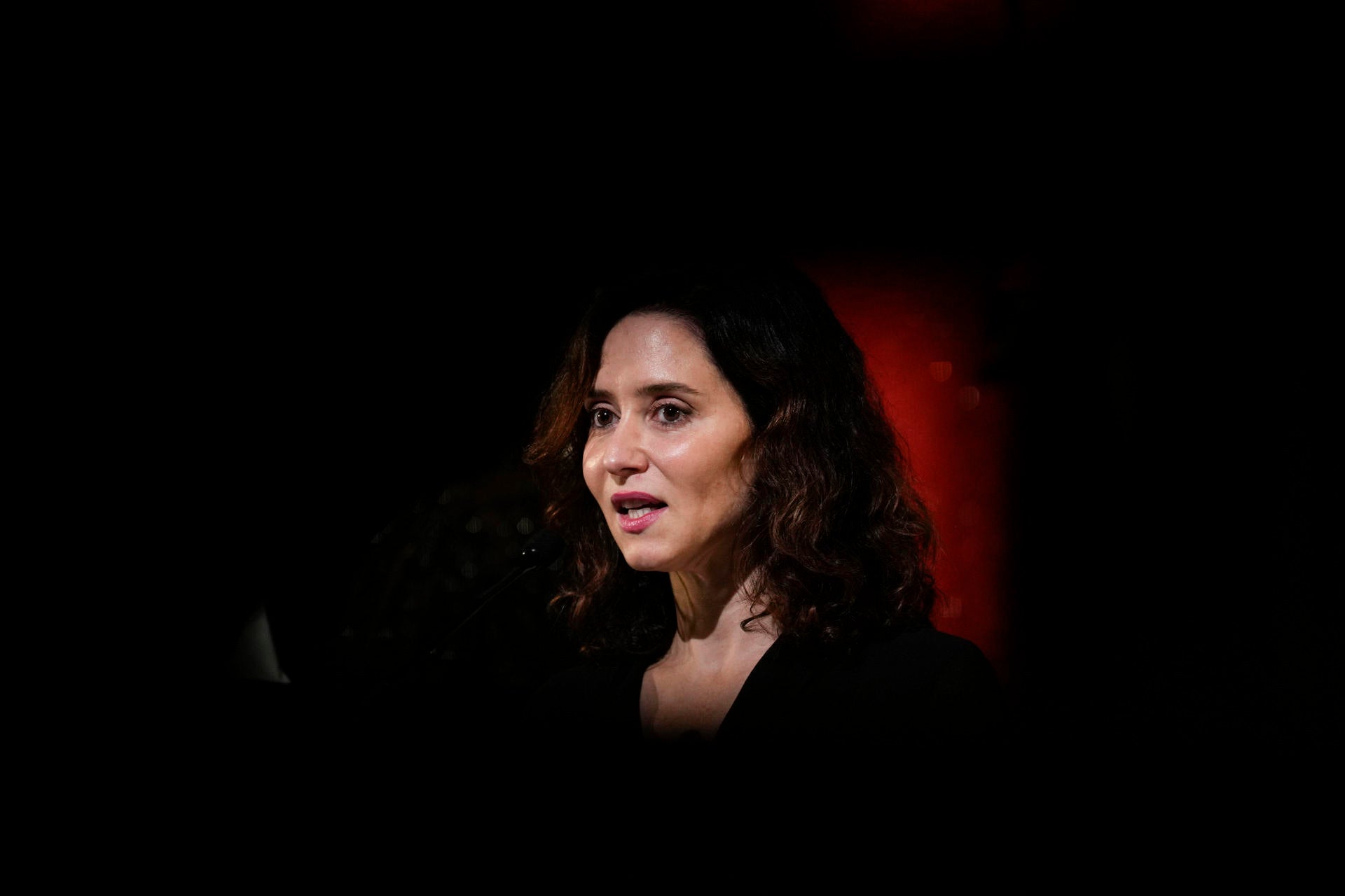 Ayuso critica la gestión de la izquierda de las listas de espera en Sanidad: "Del socialismo se sale, pero deja resaca" Ayuso critica la gestión de la izquierda de las listas de espera en Sanidad: "Del socialismo se sale, pero deja resaca"