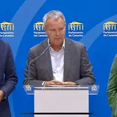 Comparencia del grupo socialista canario en el Parlamento para explicar su propuesta de tasa turística. En el centro el portavoz del grupo, Sebastián Franquis Comparencia del grupo socialista canario en el Parlamento para explicar su propuesta de tasa turística. En el centro el portavoz del grupo, Sebastián Franquis