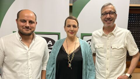 V&iacute;ctor Mart&iacute;nez, Mar&iacute;a Luisa Lucas y Juli&aacute;n Vigara (derecha)