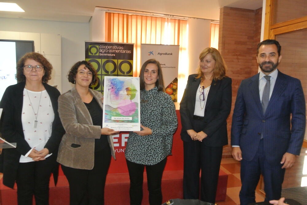 El Campus de Mujeres Cooperativistas de Extremadura ensalza el talento femenino como motor de transformación empresarial El Campus de Mujeres Cooperativistas de Extremadura ensalza el talento femenino como motor de transformación empresarial