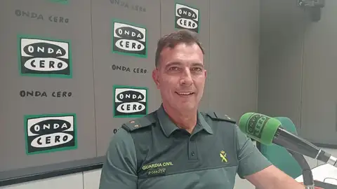 El teniente Ángel Avilés, en los estudios de Onda Cero Castellón. El teniente Ángel Avilés, en los estudios de Onda Cero Castellón.