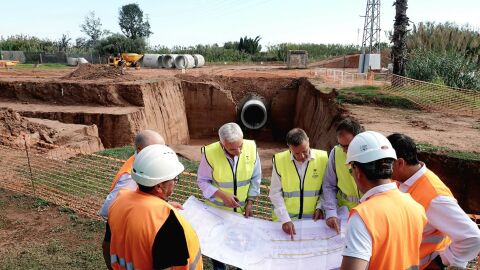 El alcalde de Burriana, Jorge Monferrer, ha firmado el acta de replanteo para iniciar las obras.