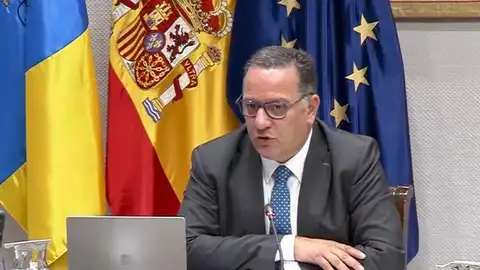 Poli Suárez Consejero de Educación del Gobierno de Canarias Poli Suárez Consejero de Educación del Gobierno de Canarias