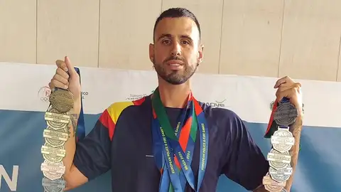 Roberto Veiga - policía y nadador Roberto Veiga - policía y nadador