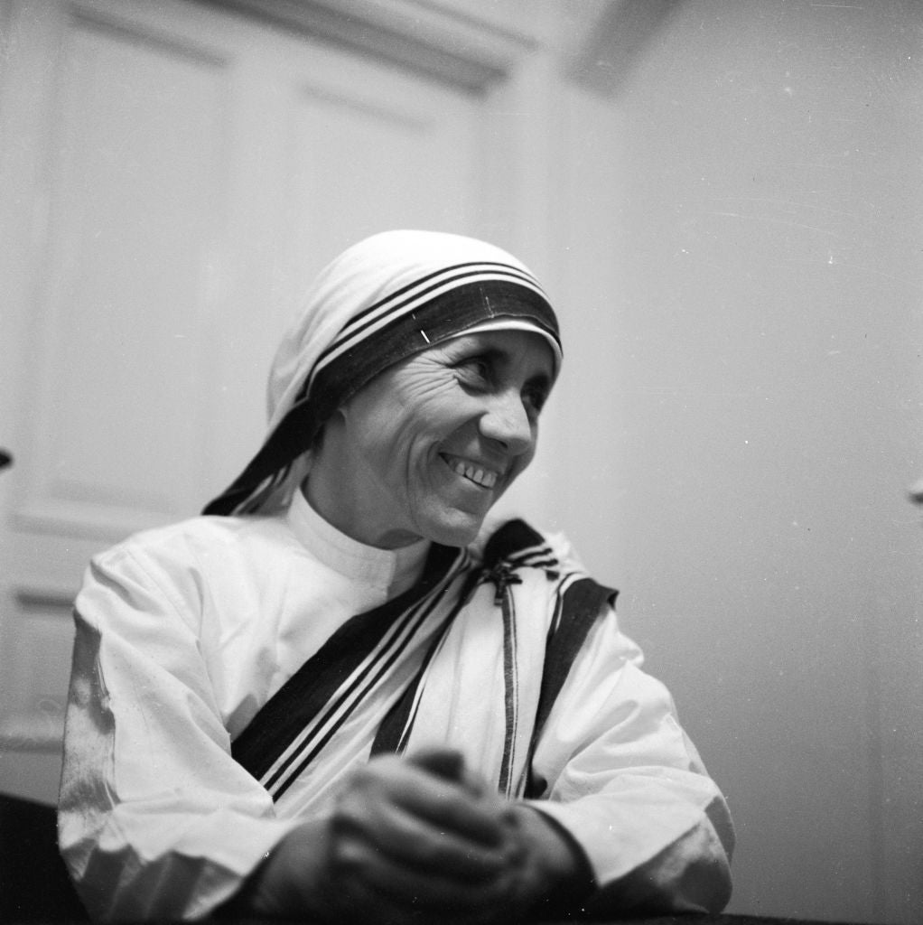 Lo contó la radio... un 17 de octubre: El Nobel de la Paz para Teresa de Calcuta y la elección de Barcelona como sede olímpica Lo contó la radio... un 17 de octubre: El Nobel de la Paz para Teresa de Calcuta y la elección de Barcelona como sede olímpica