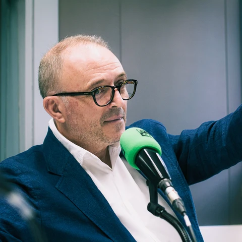 Juan Andrés Rejón en los estudios de Onda Cero Granada