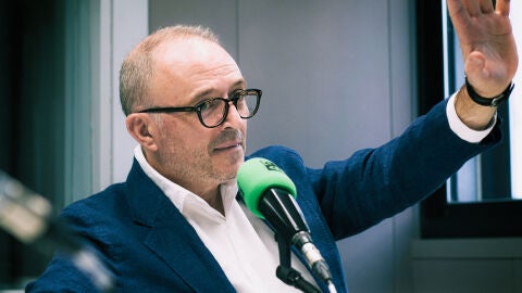 Juan Andr&eacute;s Rej&oacute;n en los estudios de Onda Cero Granada