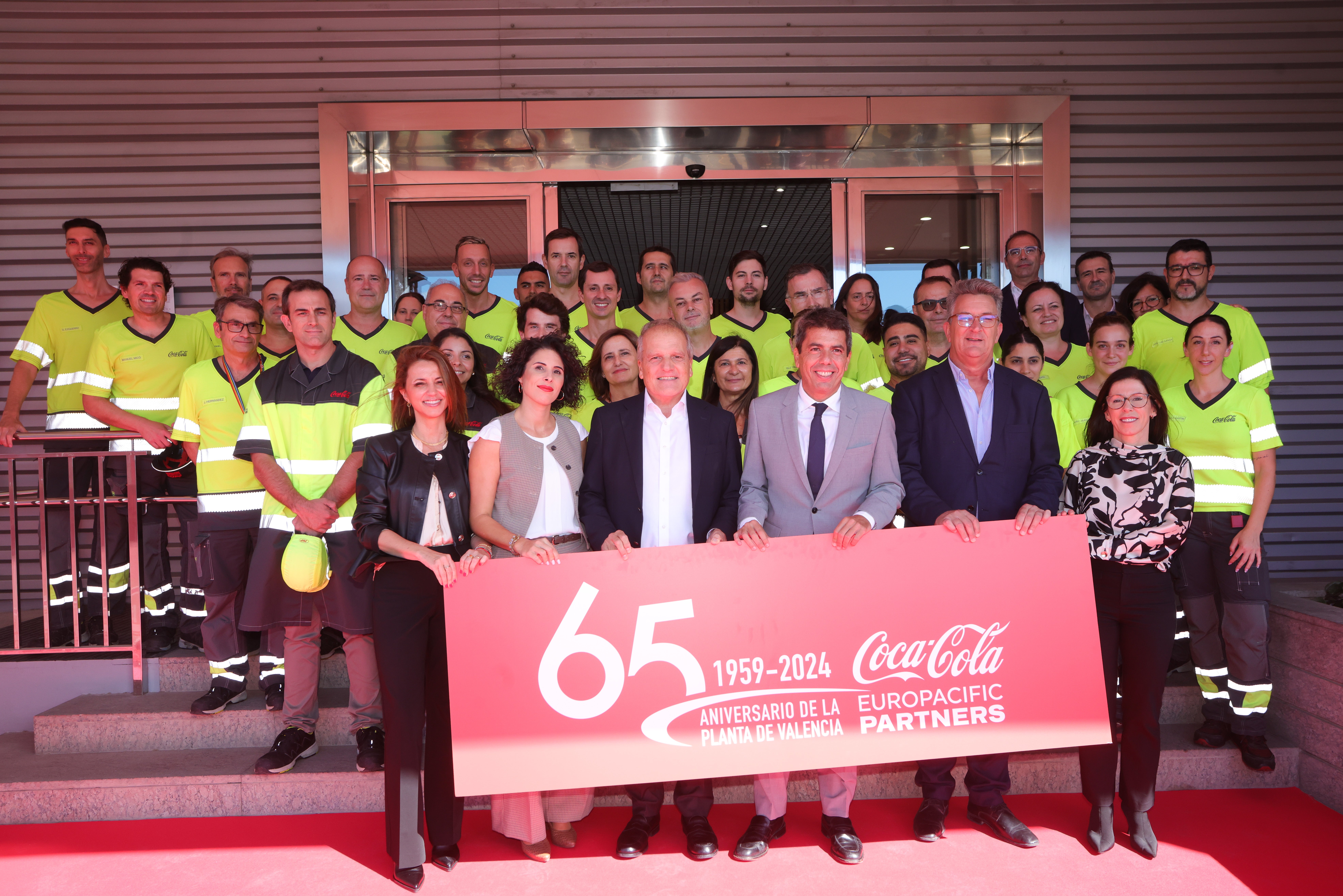 Mazón resalta el "ejemplo" en "potencia industrial" de Coca-cola por el 65º aniversario de su planta de Quart de Poblet Mazón resalta el "ejemplo" en "potencia industrial" de Coca-cola por el 65º aniversario de su planta de Quart de Poblet