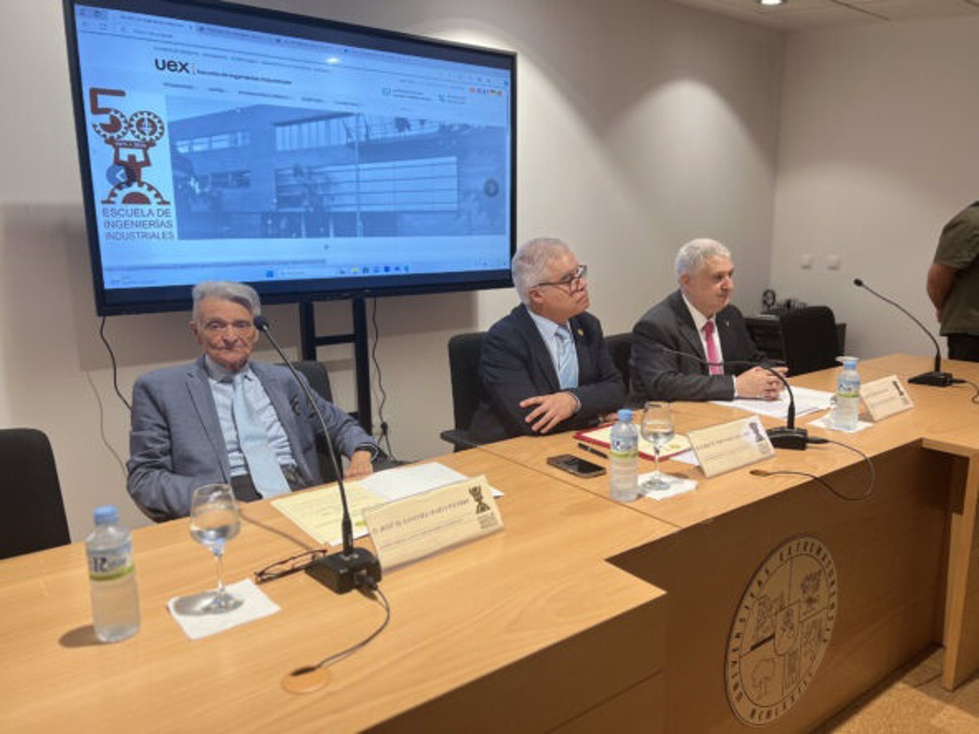 La Escuela de Industriales de la Universidad de Extremadura celebra su 50º aniversario centrada en legado y su futuro La Escuela de Industriales de la Universidad de Extremadura celebra su 50º aniversario centrada en legado y su futuro