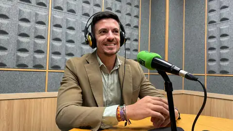 El alcalde de Aljaraque, Adrián Cano, en los estudios de Onda Cero. El alcalde de Aljaraque, Adrián Cano, en los estudios de Onda Cero.
