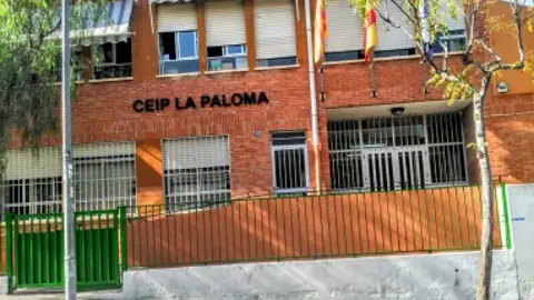 Fachada del colegio La Paloma de Aspe. Fachada del colegio La Paloma de Aspe.