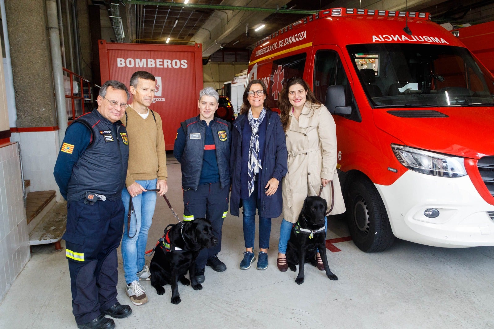 Los invidentes de Zaragoza podrán ir con su perro en la ambulancia del 080 Los invidentes de Zaragoza podrán ir con su perro en la ambulancia del 080