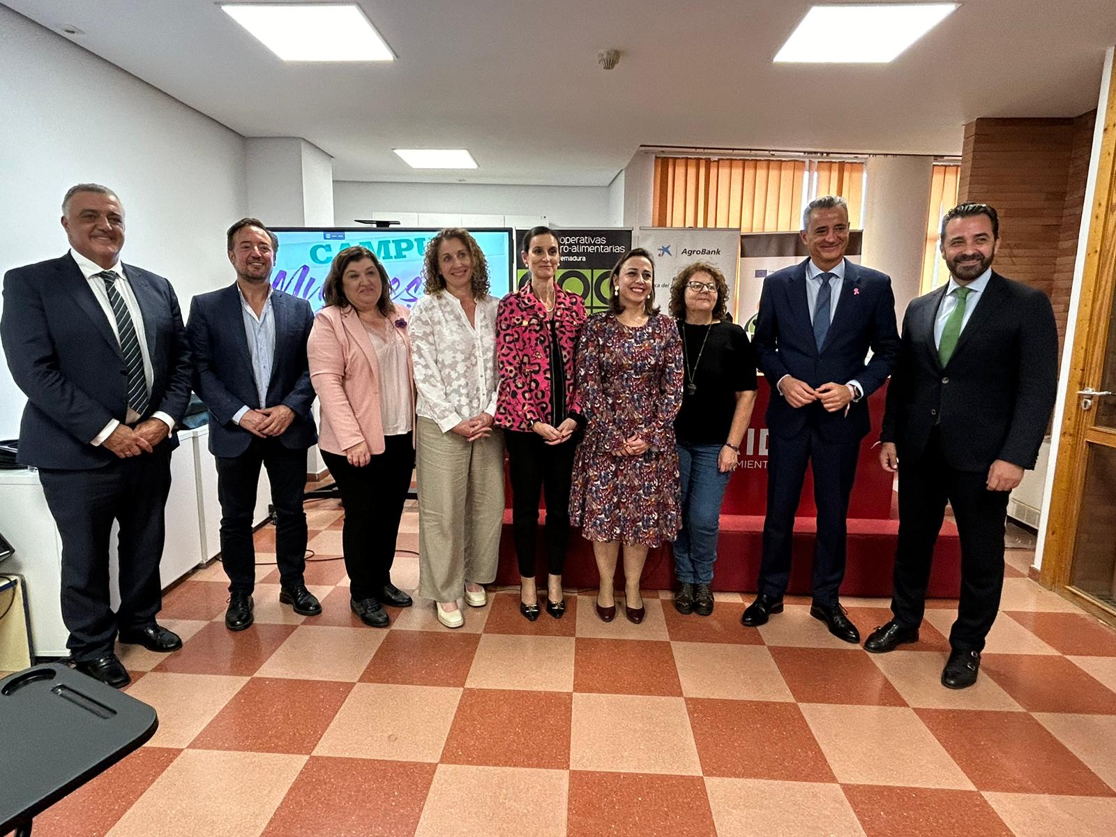 La secretaria general de Igualdad y Conciliación considera la cooperativa como una excelente fórmula para crear un proyecto empresarial La secretaria general de Igualdad y Conciliación considera la cooperativa como una excelente fórmula para crear un proyecto empresarial