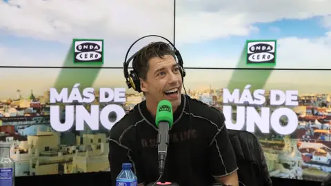 El actor Adrián Lastra presenta el musical Grease en 'Más de uno' El actor Adrián Lastra presenta el musical Grease en 'Más de uno'