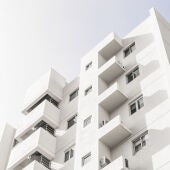Fachada exterior de un edificio de viviendas 