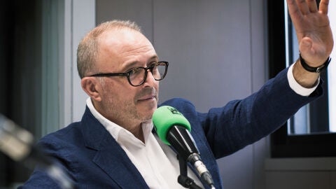 Juan Andr&eacute;s Rej&oacute;n en los estudios de Onda Cero Granada