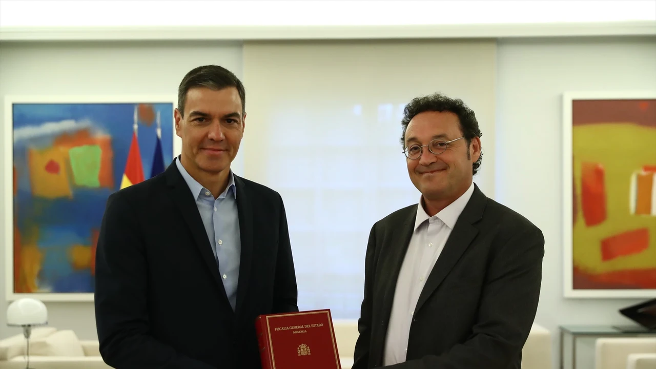 El presidente del Gobierno, Pedro Sánchez, y el fiscal general del Estado, Álvaro García Ortiz, en una imagen de archivo