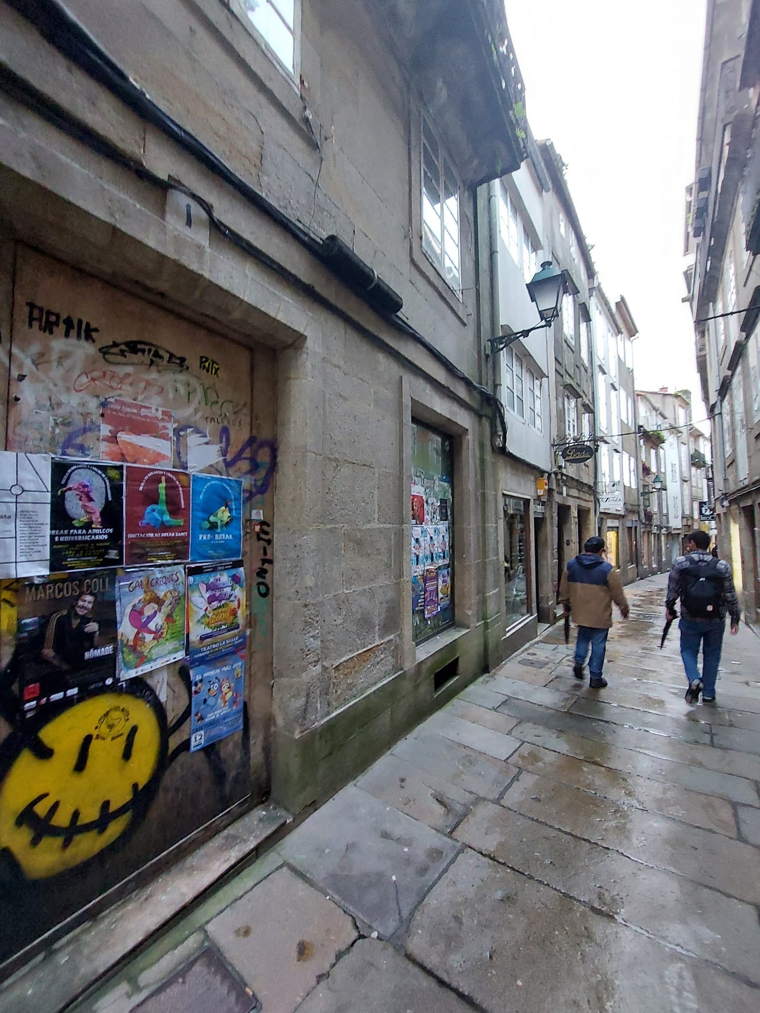 La alcaldesa de Santiago señala que "hay una propuesta de conseguir espacios" para la colocación de cartelería que se localiza en fachadas de edificios del casco histórico La alcaldesa de Santiago señala que "hay una propuesta de conseguir espacios" para la colocación de cartelería que se localiza en fachadas de edificios del casco histórico