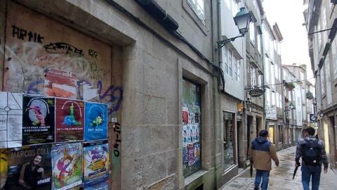 La alcaldesa de Santiago se&ntilde;ala que &quot;hay una propuesta de conseguir espacios&quot; para la colocaci&oacute;n de carteler&iacute;a que se localiza en fachadas de edificios del casco hist&oacute;rico