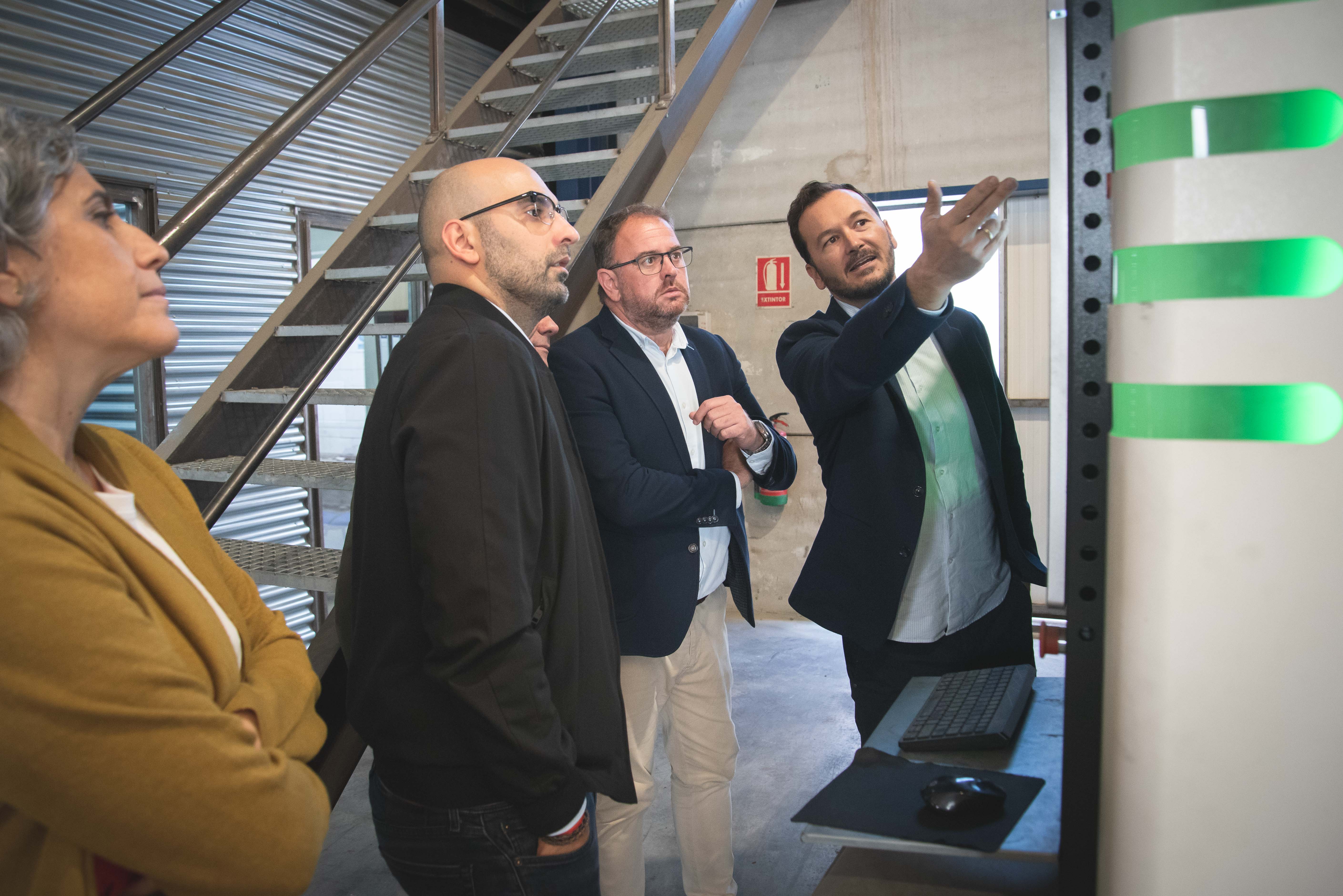 El alcalde visita la empresa AMEXOL, pionera en el sector industrial, termosolar y de aislamientos a nivel nacional El alcalde visita la empresa AMEXOL, pionera en el sector industrial, termosolar y de aislamientos a nivel nacional