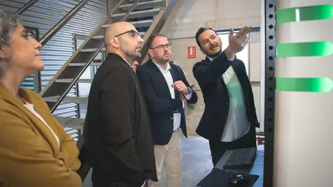 El alcalde visita la empresa AMEXOL, pionera en el sector industrial, termosolar y de aislamientos a nivel nacional El alcalde visita la empresa AMEXOL, pionera en el sector industrial, termosolar y de aislamientos a nivel nacional