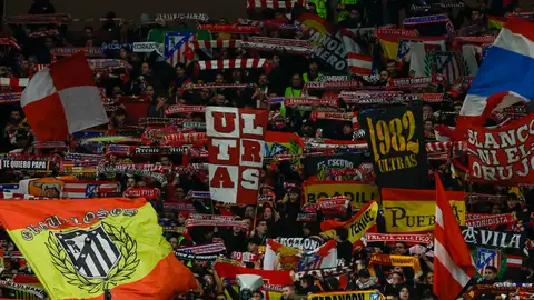 Aficionados atléticos en el fondo sur del Metropolitano, Aficionados atléticos en el fondo sur del Metropolitano,