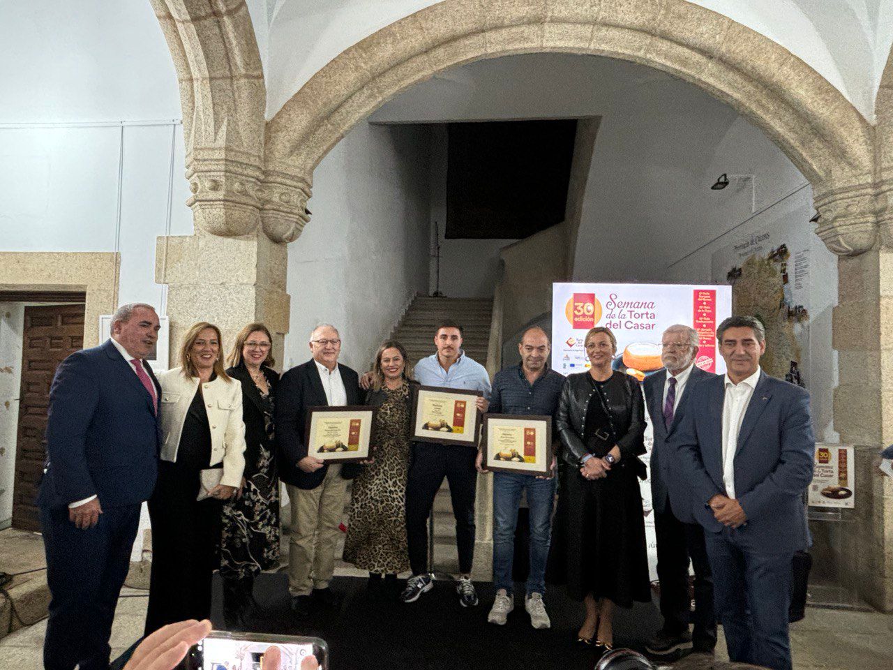La presidenta de la Asamblea considera que la Torta del Casar es una de las señas de identidad de Extremadura y de España La presidenta de la Asamblea considera que la Torta del Casar es una de las señas de identidad de Extremadura y de España