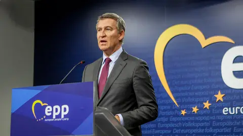 El líder del PP, Alberto Núñez Feijóo, en rueda de prensa en Bruselas, tras su reunión con líderes del PPE/ EFE/ Pablo Garrigós El líder del PP, Alberto Núñez Feijóo, en rueda de prensa en Bruselas, tras su reunión con líderes del PPE/ EFE/ Pablo Garrigós