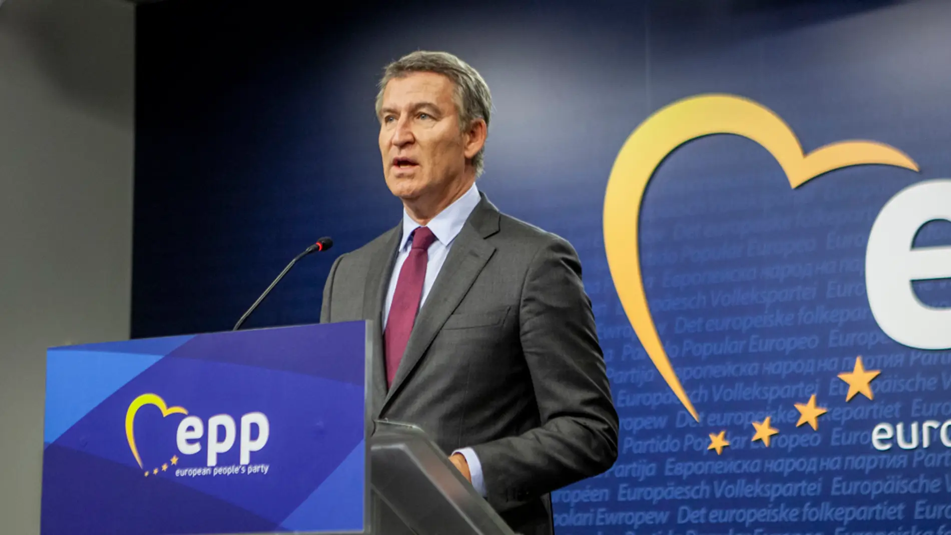 El líder del PP, Alberto Núñez Feijóo, en rueda de prensa en Bruselas, tras su reunión con líderes del PPE/ EFE/ Pablo Garrigós El líder del PP, Alberto Núñez Feijóo, en rueda de prensa en Bruselas, tras su reunión con líderes del PPE/ EFE/ Pablo Garrigós