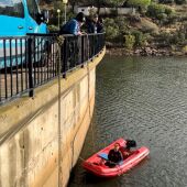 Buzos inspeccionan la toma de agua del embalse de Fresneda para mejorar la captación de agua de Valdepeñas